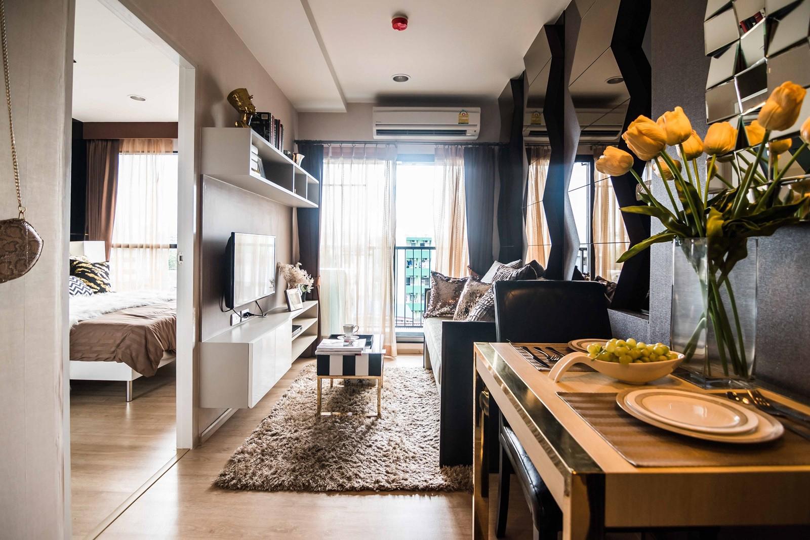 Fuse MiTi สุทธิสาร-รัชดา ตกแต่งผนังห้องตัวอย่างด้วยกระจก