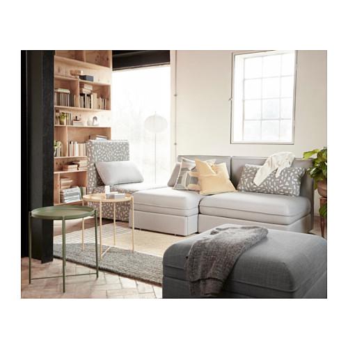 แต่งห้องรับแขกคอนโดยังไง เมื่อมีพื้นที่จำกัด โซฟาเบด นอกจากจะเป็นโซฟาับแขกแล้ว ในกรณ๊ที่เพื่อนเยอะ มาค้างห้องของคุณ โซฟานี้ก็สามารถกลายเป็นเตียงรับแขกได้สบายๆ