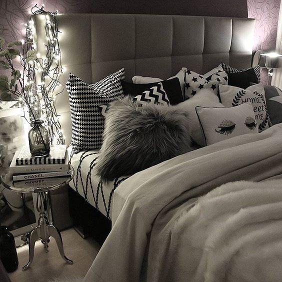 Black and White ไอเดียแต่งห้องนอนในคอนโดของคุณในแบบโทนสองสี