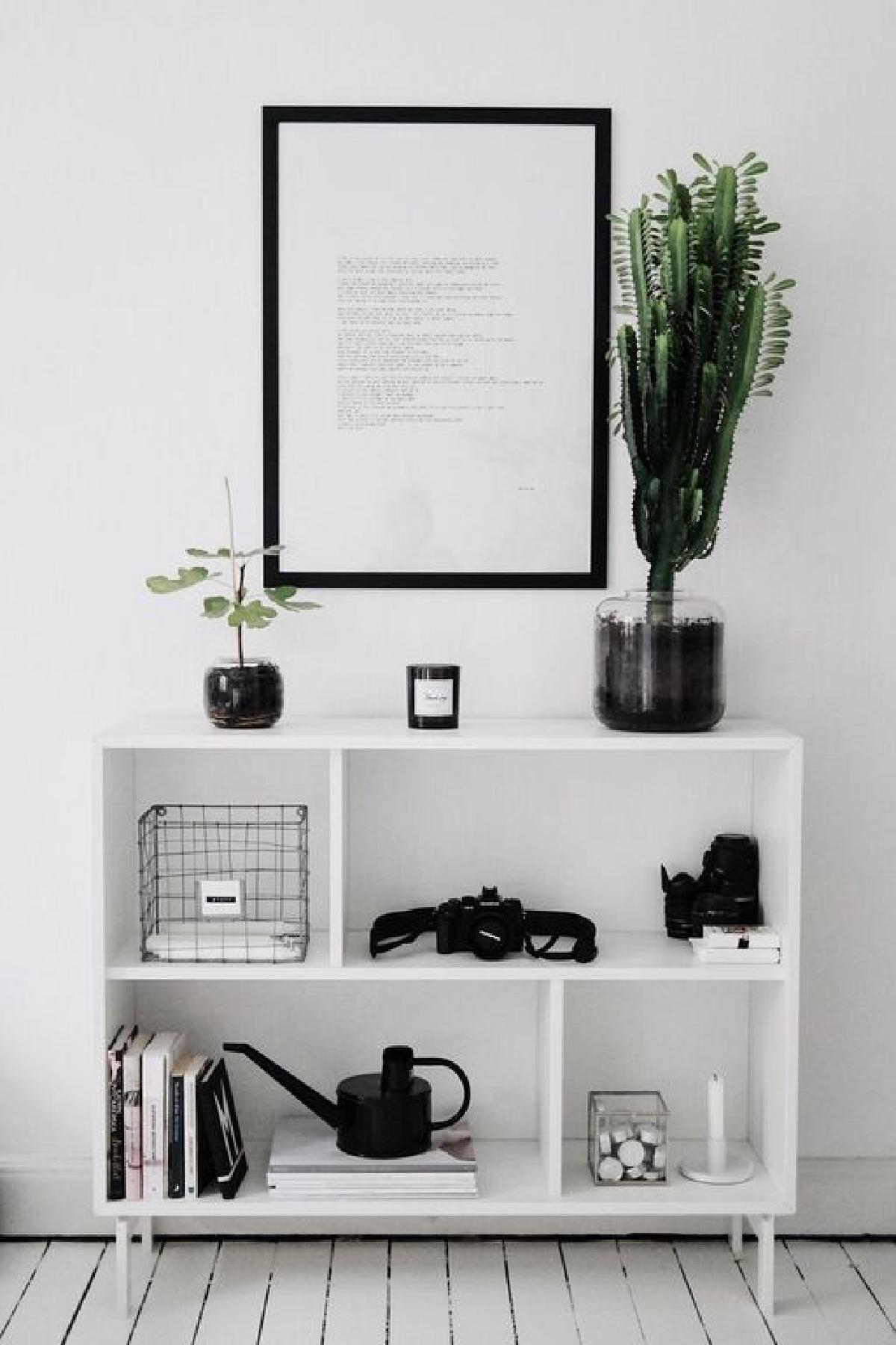 http://dlingoo.com/46-perfect-minimalist-bedroom-ideas-black-white-colors/