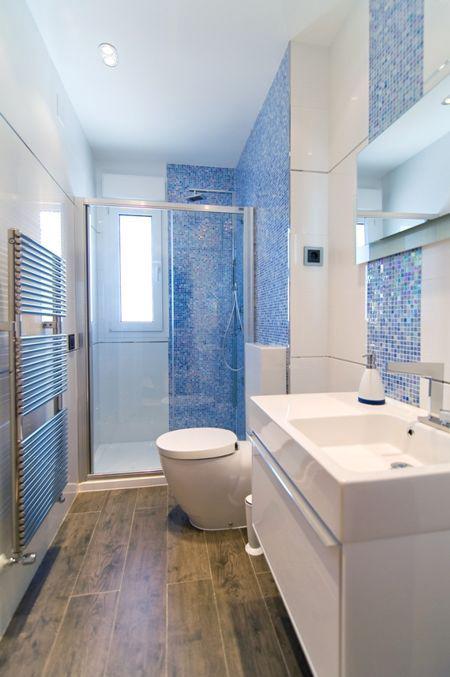 แบบห้องน้ำ Modern สีน้ำเงินที่นุ่มนวล อ่อนหวานก็สามารถแต่งได้เช่นกัน เพียงแค่เลือกสีที่อ่อนลงและอาจจะหวานขึ้นเล็กน้อย