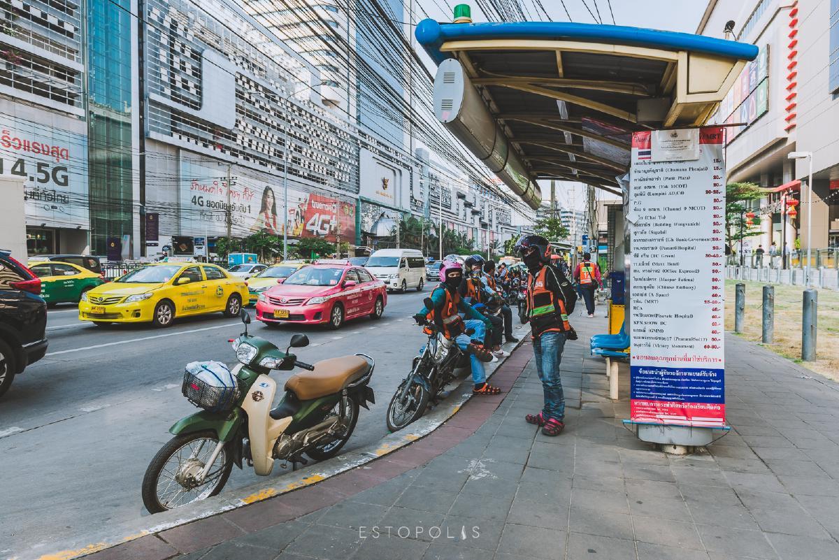 วินมอเตอร์ไซค์บริิเวณแยกพระราม 9