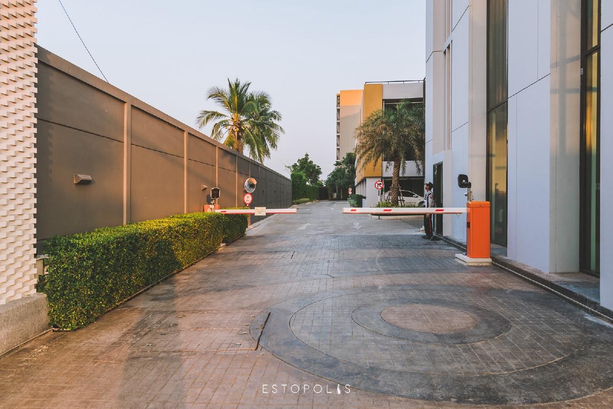 ทางเข้าโครงการ Metro Luxe Riverfront รัตนาธิเบศร์