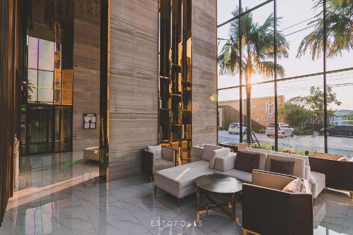 ล็อบบี้ของคอนโด Metro Luxe Riverfront รัตนาธิเบศร์