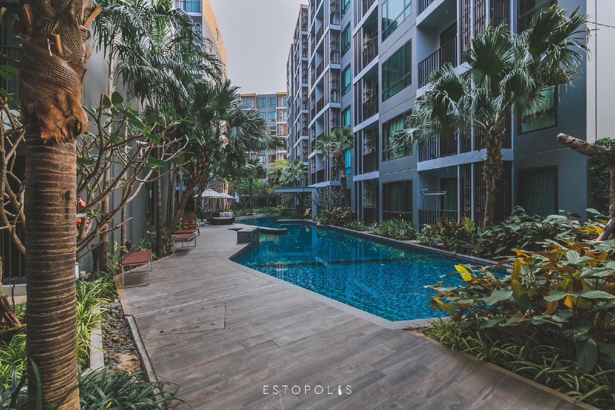 สระว่ายน้ำของ Metro Luxe Riverfront รัตนาธิเบศร์
