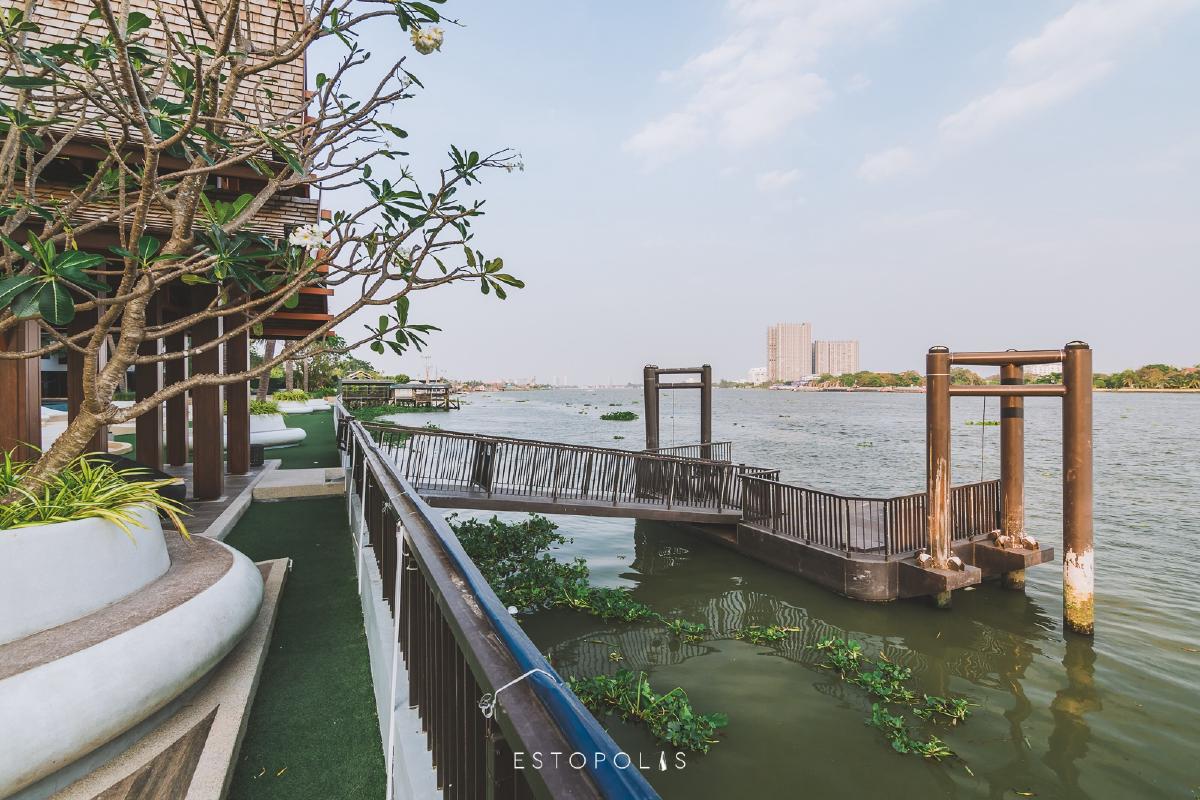 ท่าเรือของ Metro Luxe Riverfront รัตนาธิเบศร์