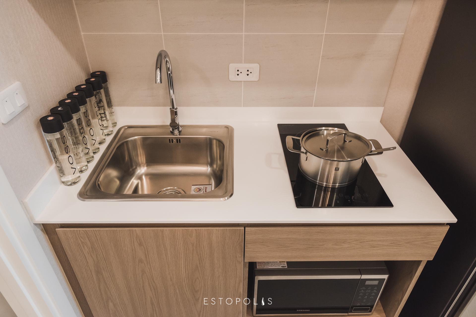 เดอ ลาพีส จรัญ 81 (De Lapis Charan 81)