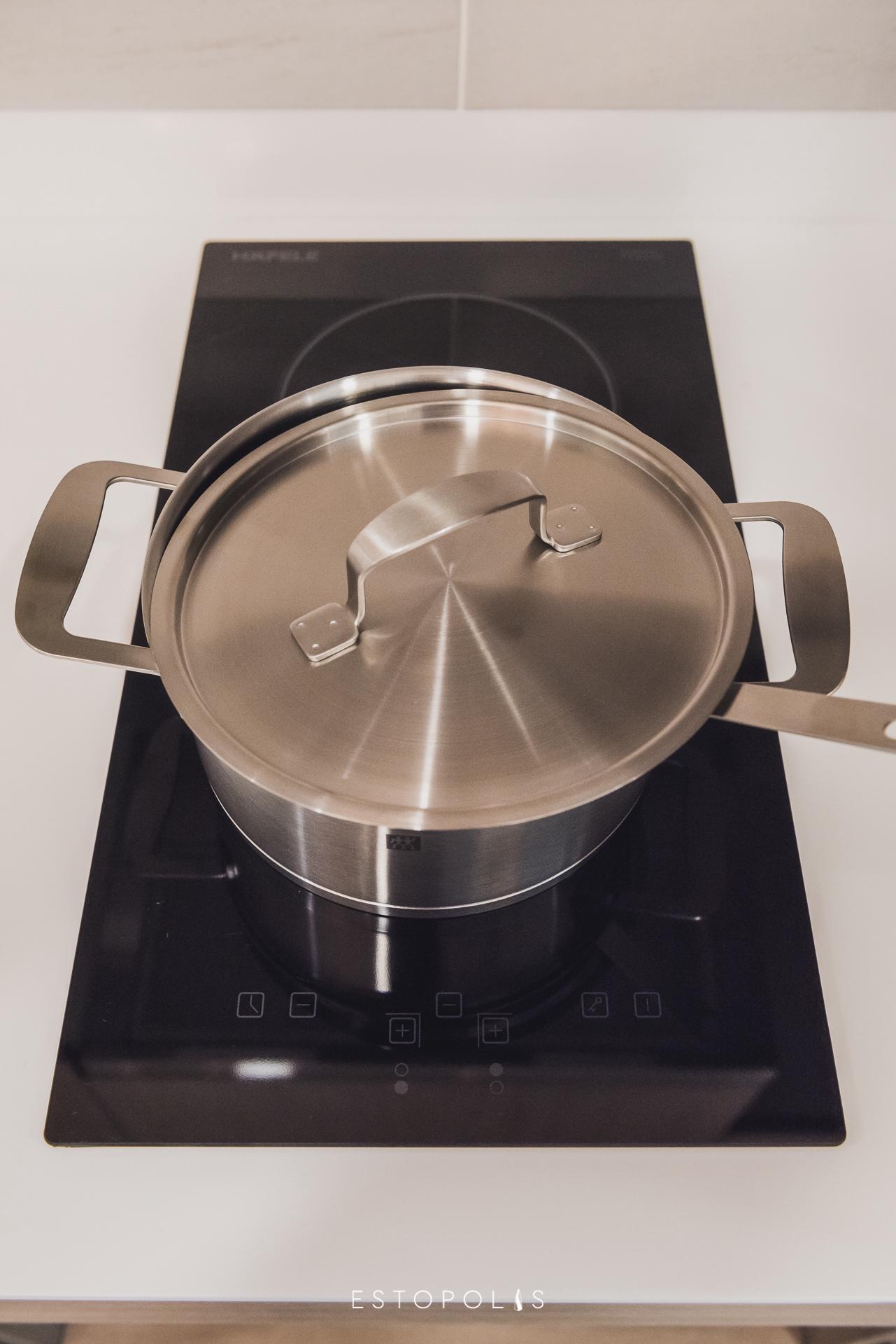 เดอ ลาพีส จรัญ 81 (De Lapis Charan 81)