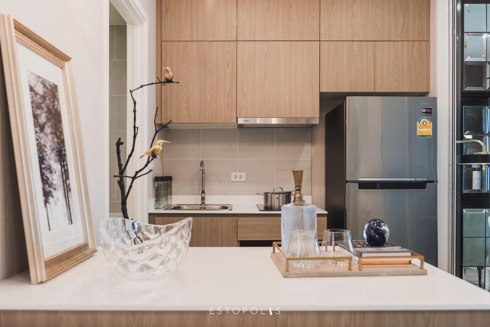 เดอ ลาพีส จรัญ 81 (De Lapis Charan 81)