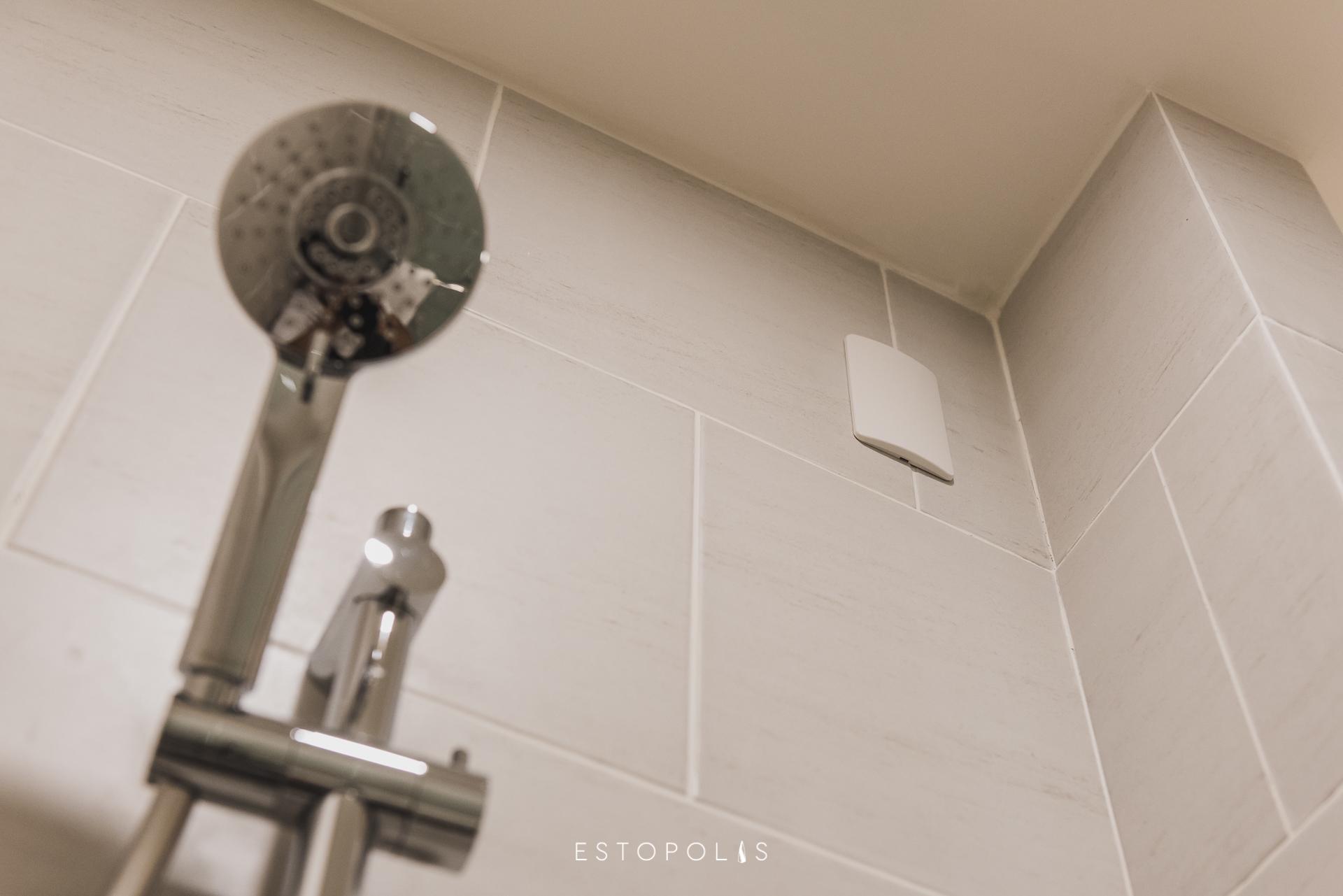 เมื่อมองขึ้นไปด้านบนจะเป็นตำแหน่งสำหรับติดตั้งเครื่องทำอุ่น แล้วอย่าลืมเดินสายดินทุกครั้งเพื่อความปลอดภัย