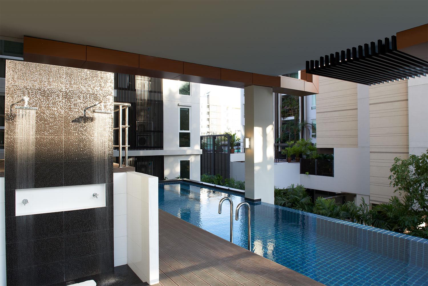 สระว่ายน้ำ และพื้นที่อาบน้ำของโครงการ Tree Condo Luxe Sukhumvit 52 (ทรี คอนโด สุขุมวิท 52)