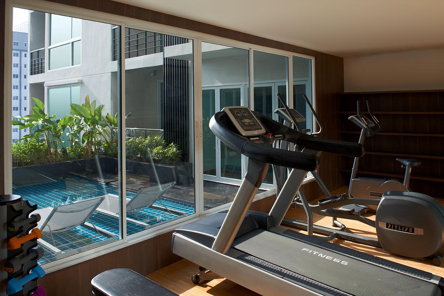 ห้องฟิตเนสขนาดไม่ใหญ่มากนัก ของโครงการ Tree Condo Luxe Sukhumvit 52 (ทรี คอนโด สุขุมวิท 52)