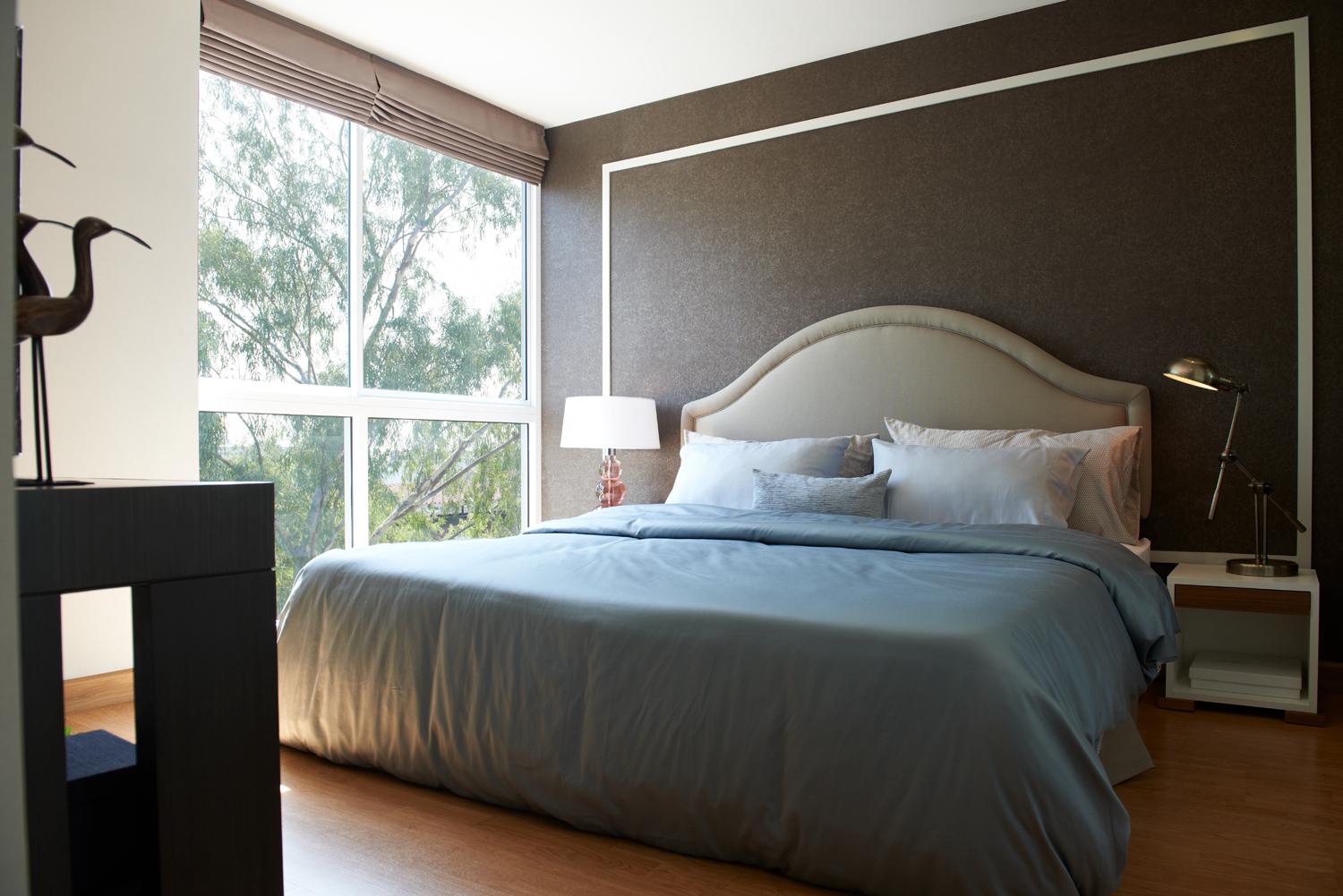 ตัวอย่างห้องนอนใหญ่ภายในแบบห้องลักษณะ 2 ห้องนอนของคอนโดสุขุมวิท โครงการ Tree Condo Luxe Sukhumvit 52 (ทรี คอนโด สุขุมวิท 52)