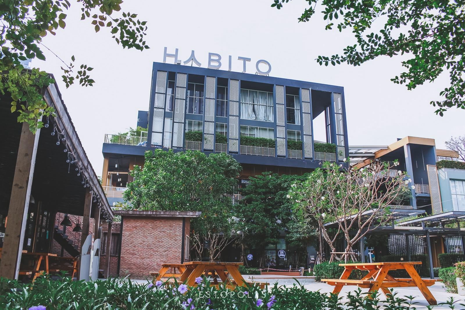 the base park west อยู่ใกล้กับ Habito