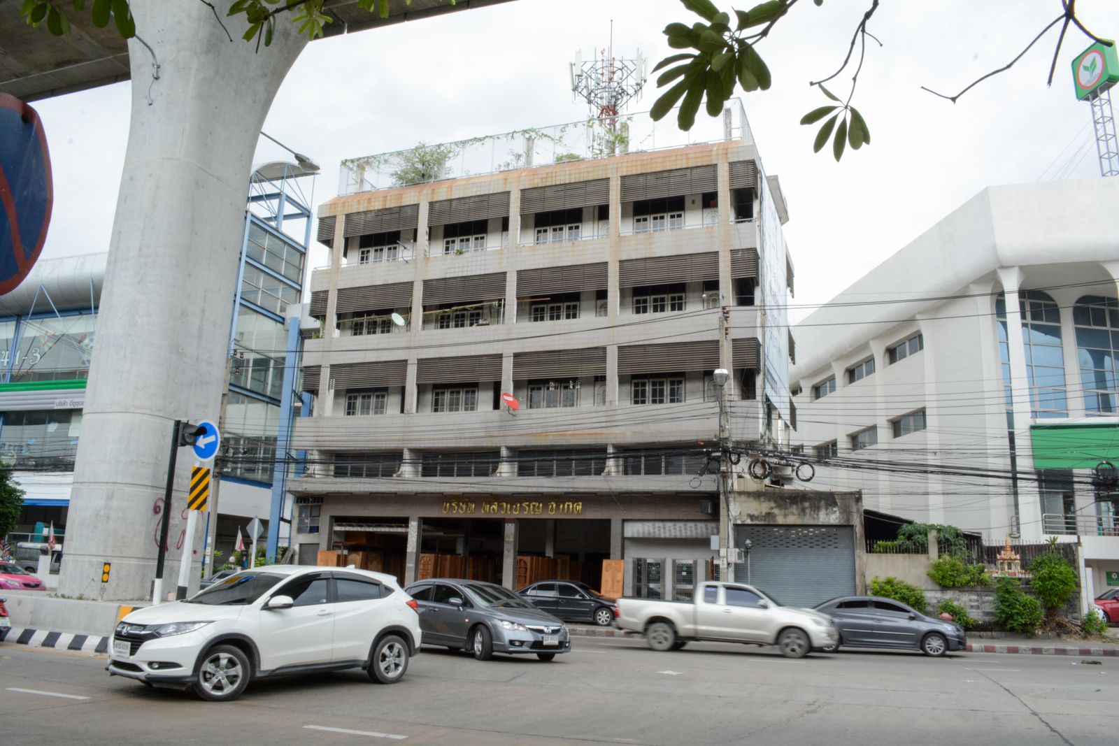 Estopolis-review-condo-The Posh-Twelve