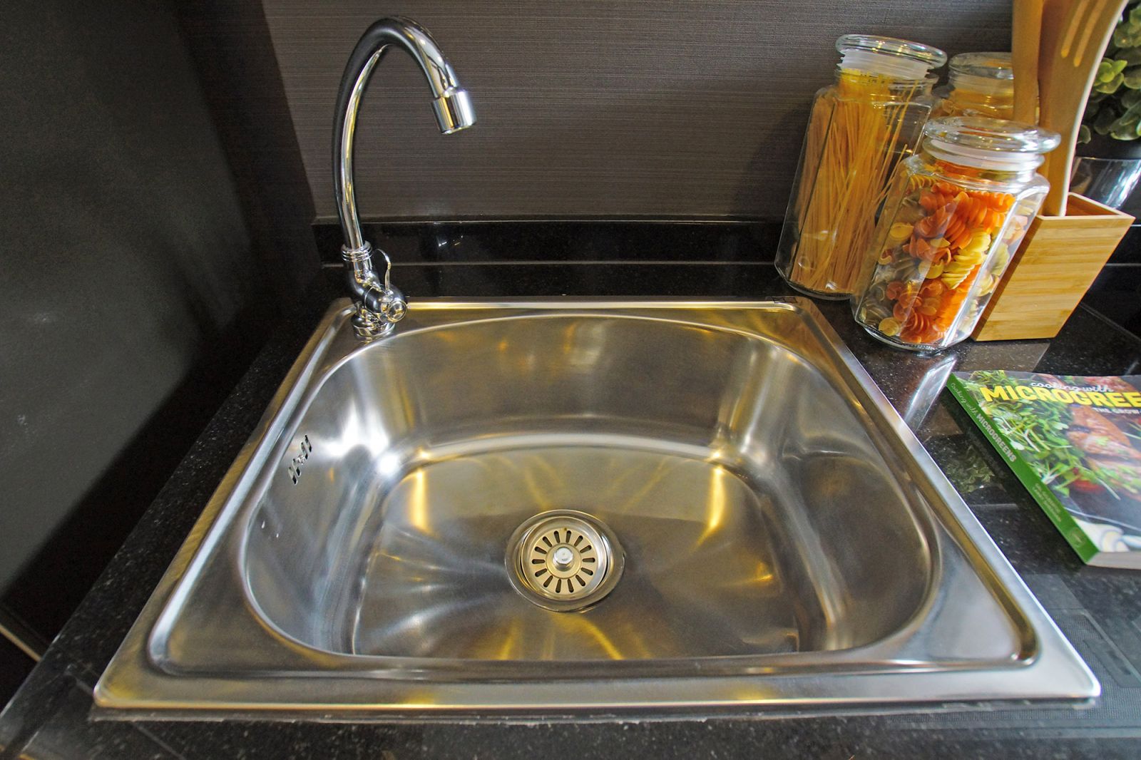 Estopolis-รีวิวคอนโด-review-condo-Moniiq-sukhumvit64-โมนีค-สุขุมวิท64