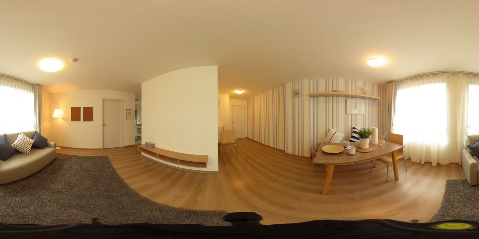 มาดูภาพมุมกว้างของห้องนั่งเล่นจากกล้อง 360 องศากันค่ะ